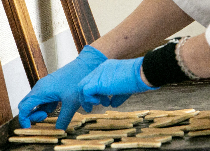 堅焼き（かたやき）の製造